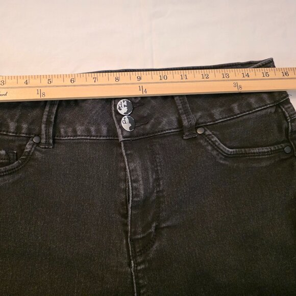 d. jeans women's black jeans, size 16W. Very stretchy. - Picture 3 of 6
